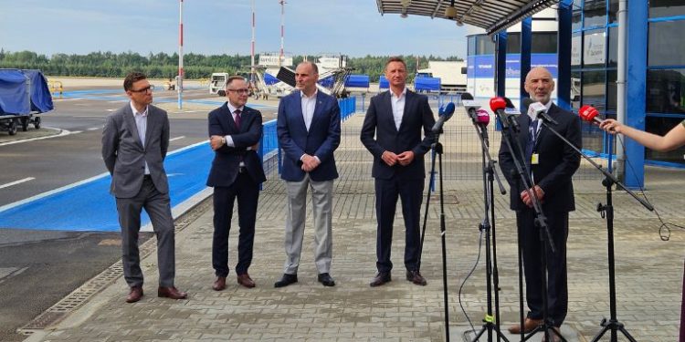 Tymczasowy terminal przylotów już gotowy. Lotnisko Szczecin-Goleniów rozpoczyna kolejny etap rozbudowy