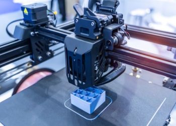 Dlaczego warto zainwestować w drukarkę 3D i jak wybrać odpowiedni model dla początkujących?