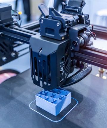 Dlaczego warto zainwestować w drukarkę 3D i jak wybrać odpowiedni model dla początkujących?