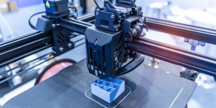 Dlaczego warto zainwestować w drukarkę 3D i jak wybrać odpowiedni model dla początkujących?