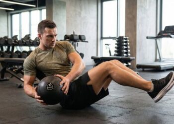 Trening obwodowy na małej przestrzeni – jak wykorzystać kilka prostych akcesoriów