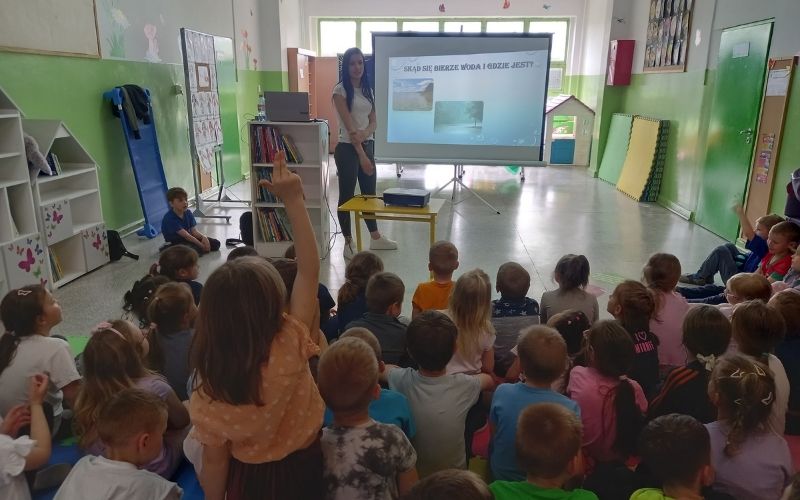„Przyjaciele wody” wracają do szkół i przedszkoli w Szczecinie. Ruszają zapisy na bezpłatne zajęcia