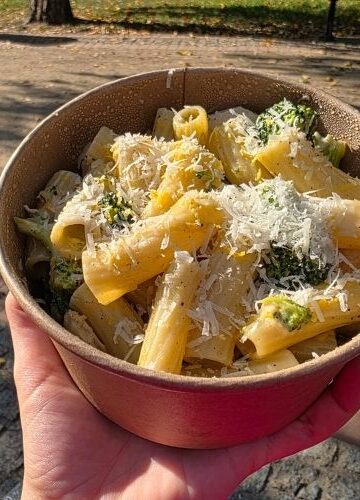 Kurczak & brokuł z tartym parmezanem – makaron z oferty Pastalia Pasta & Burgers w Szczecinie