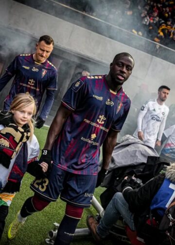 Benjamin Mendy w stroju Pogoni Szczecin przed meczem