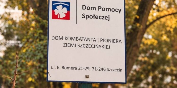 „Dobro ma zapach domowych wypieków”. Małe Skrzydła i Limone Cafe odwiedzili szczecińskich seniorów